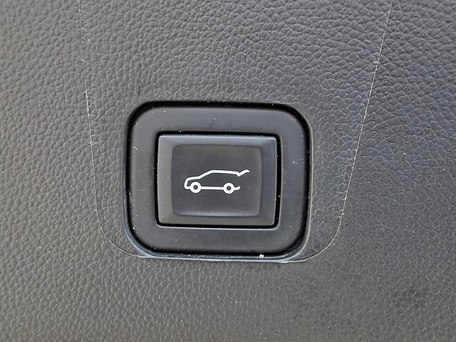 Used 2023 Chevrolet Traverse Premier AWD/4WD image 35