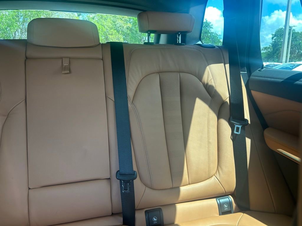 Used 2022 BMW X5 xDrive40i w/ Premium Package AWD/4WD image 14