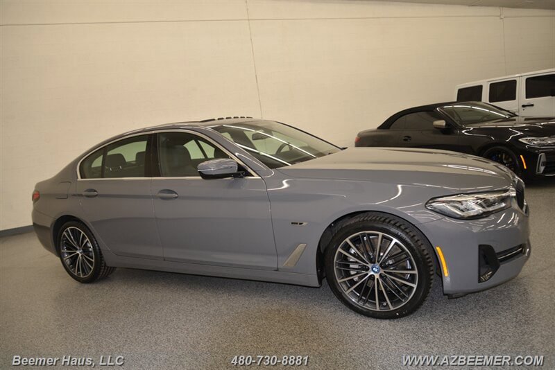 Used 2022 BMW 530e w/ Premium Package RWD image 8