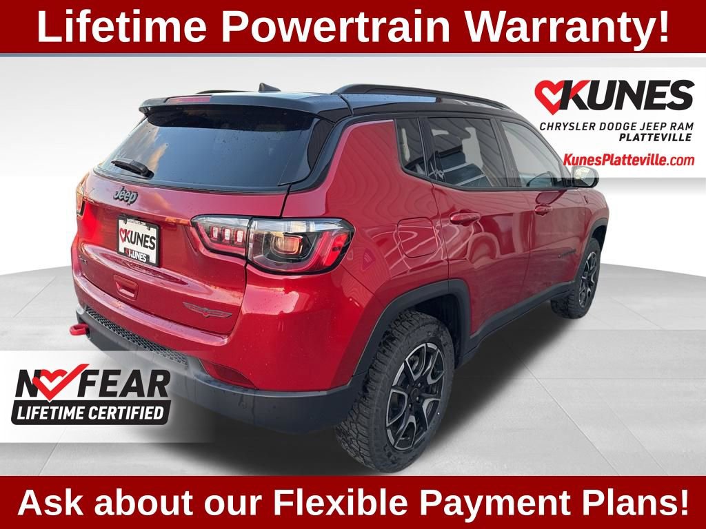 Used 2025 Jeep Compass Trailhawk image 4