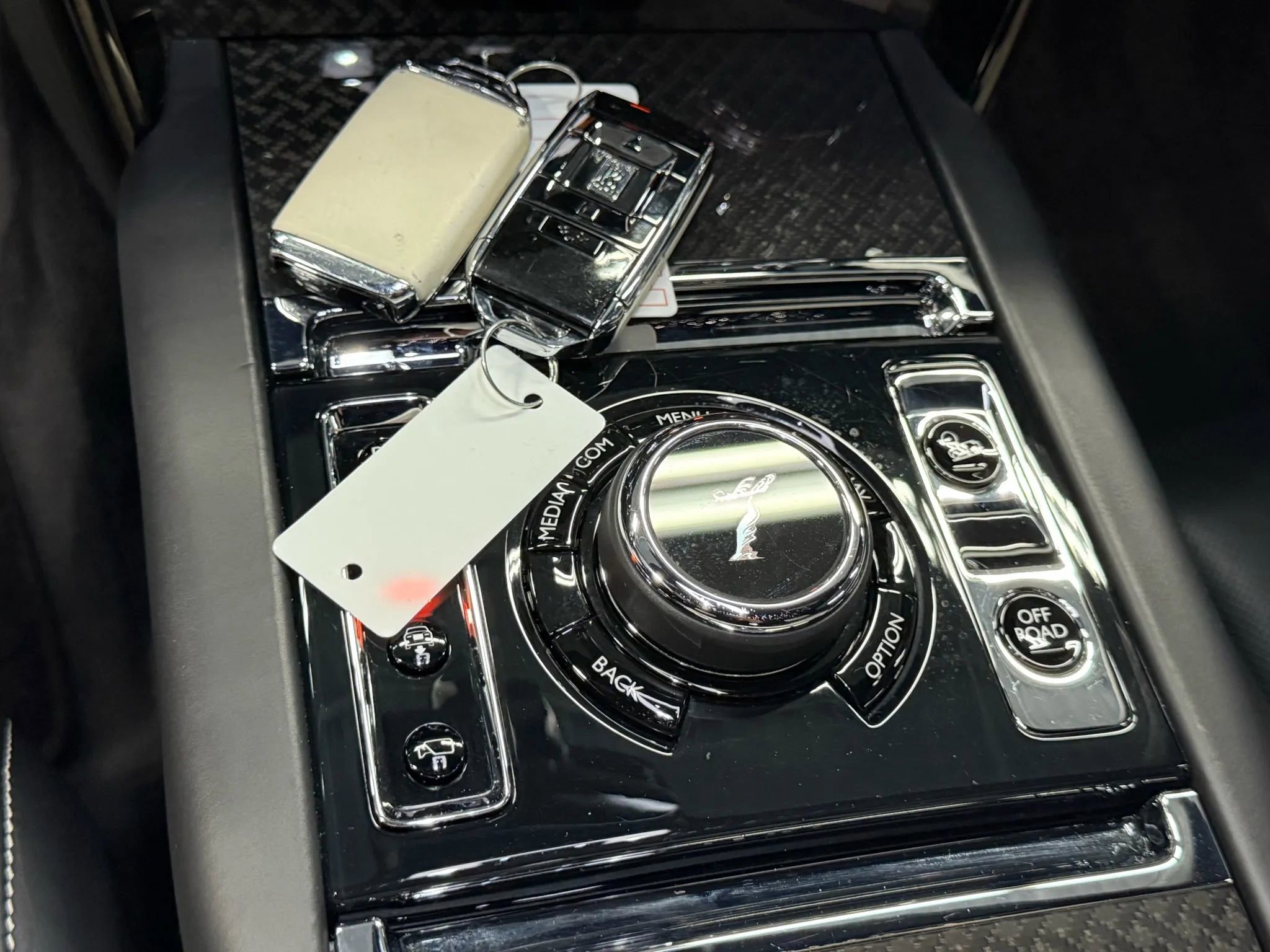 Used 2022 Rolls-Royce Cullinan Black Badge w/ Dark Exterior Package image 84