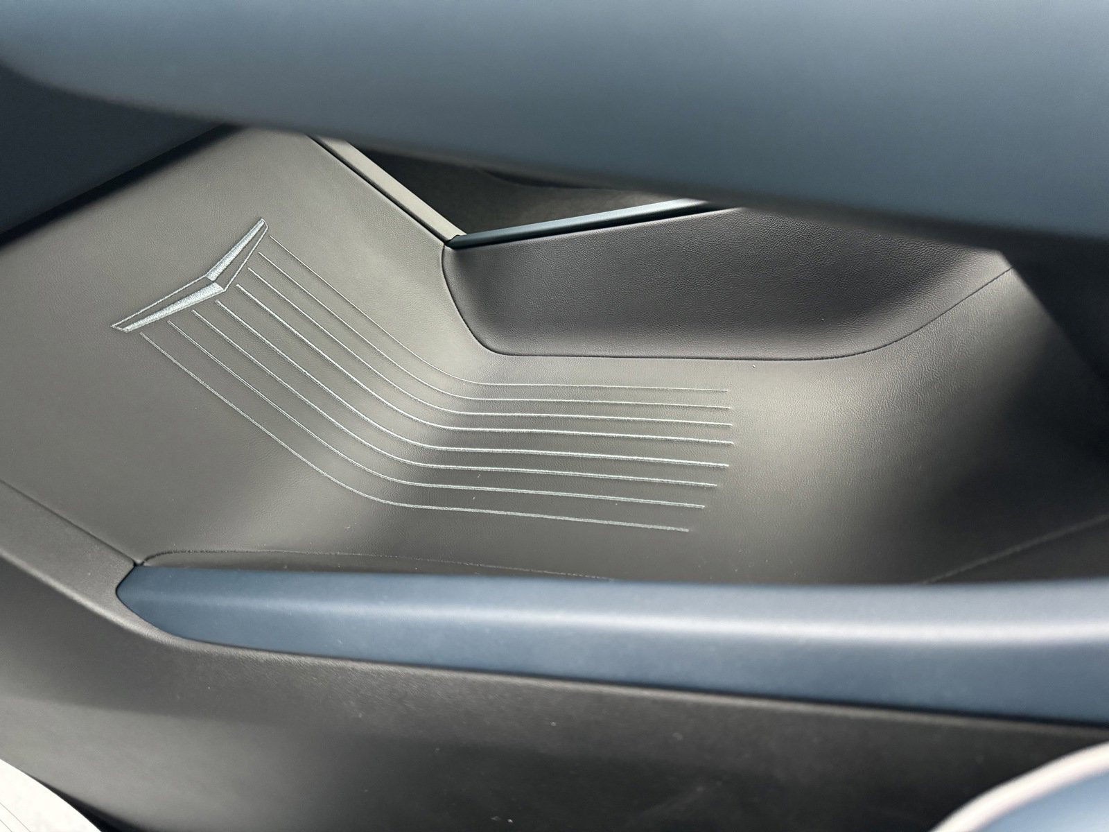 New 2025 Cadillac Escalade IQ Sport 2 image 32