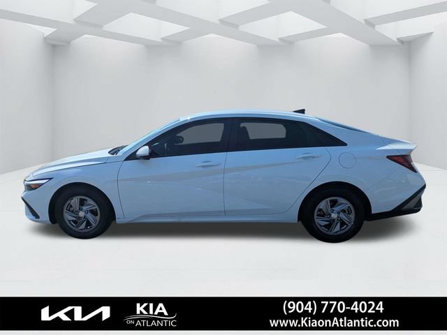 Used 2025 Hyundai Elantra SE FWD image 6