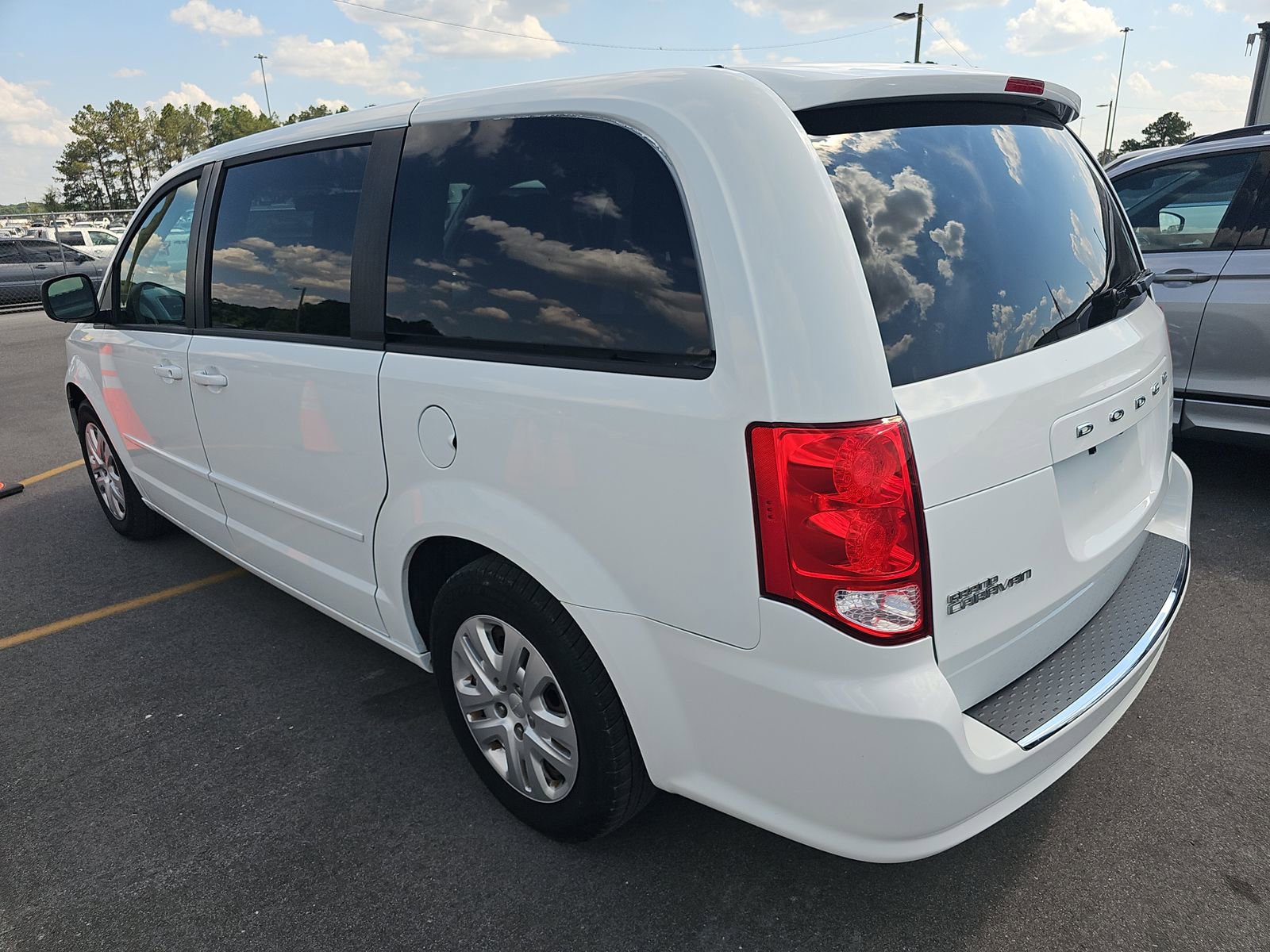 Used 2017 Dodge Grand Caravan SE FWD image 10