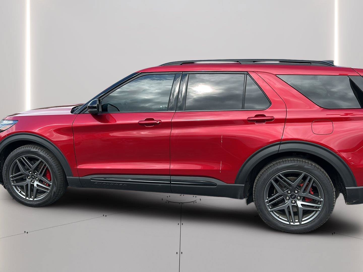 Used 2025 Ford Explorer ST AWD/4WD image 17