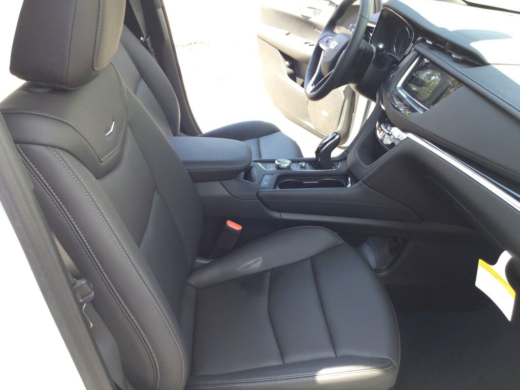 New 2025 Cadillac XT6 Luxury image 18
