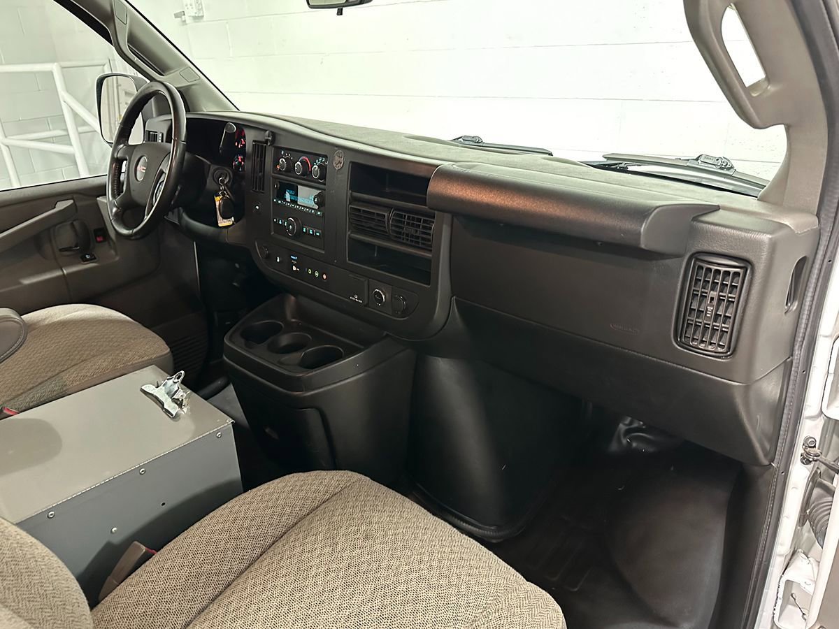 Used 2020 GMC Savana 2500 Extended w/ Enhanced Convenience Package RWD image 18