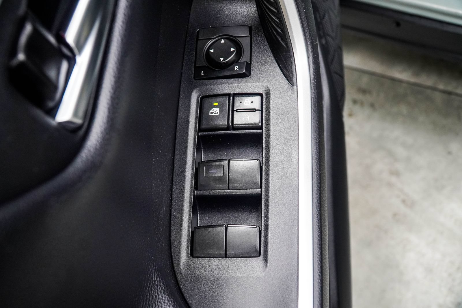 Used 2020 Toyota RAV4 Adventure w/ Convenience Package AWD/4WD image 32