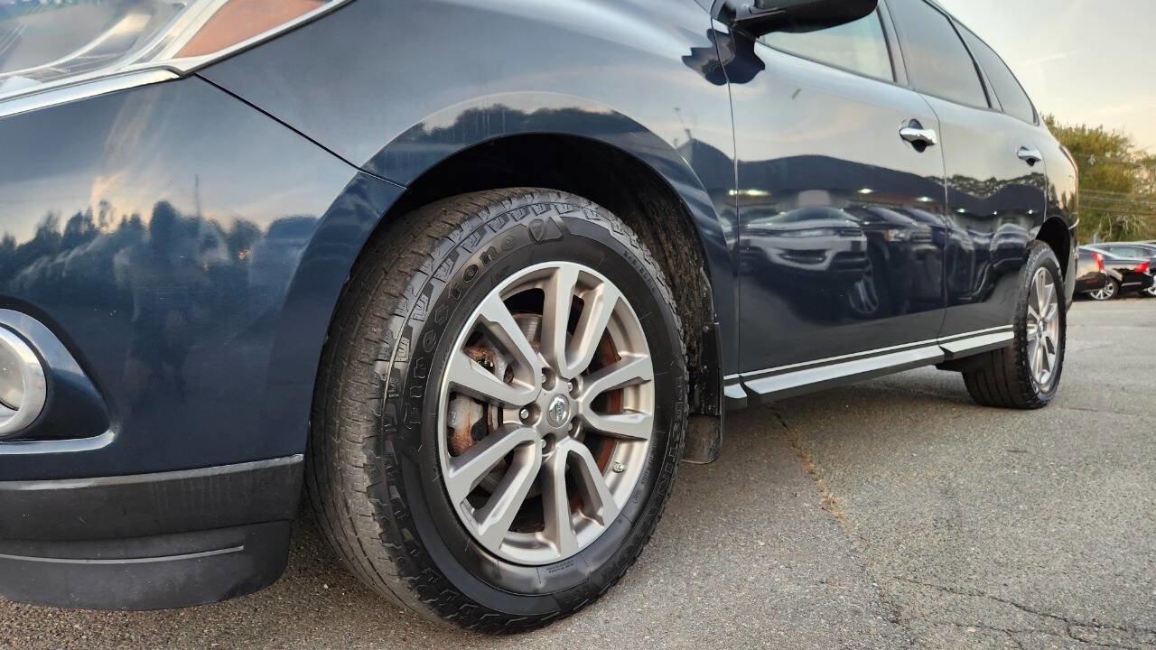 Used 2015 Nissan Pathfinder SV w/ Cargo Package image 7