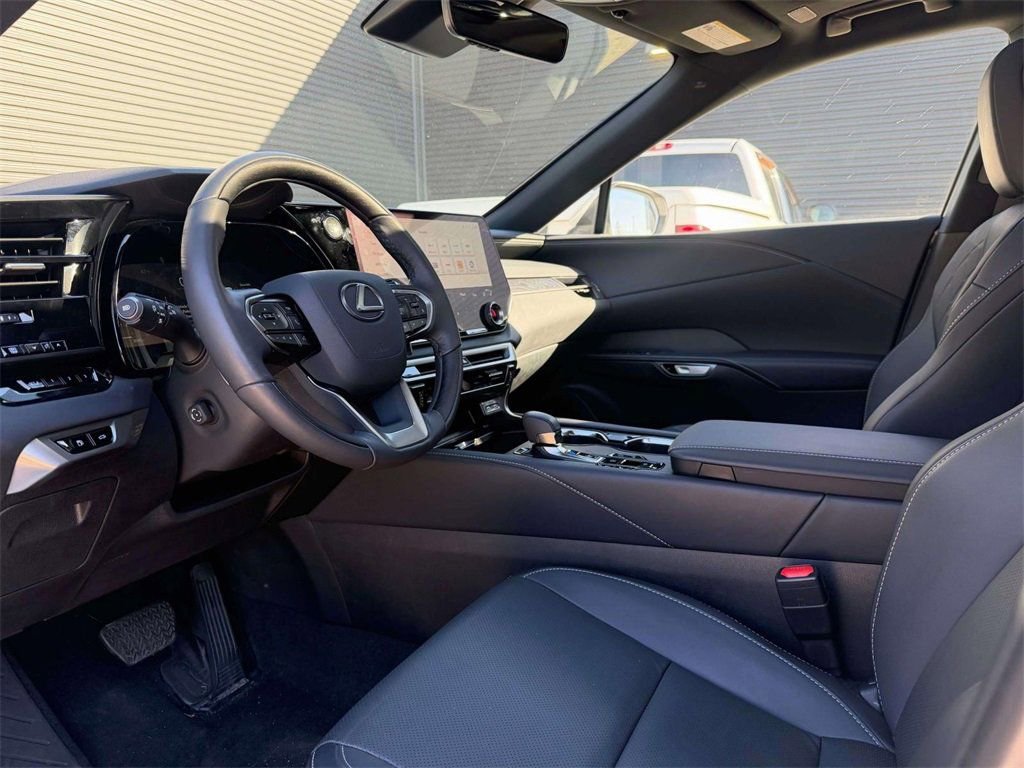 Used 2025 Lexus RX 350 Premium w/ Accessory Package AWD/4WD image 7