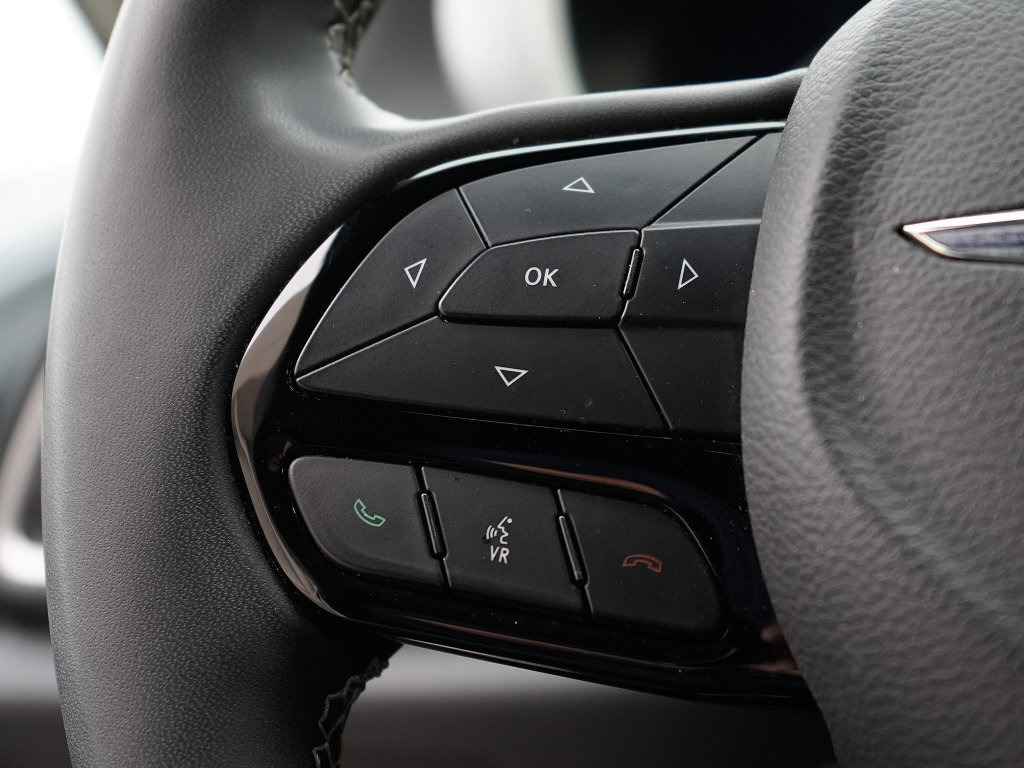 Used 2024 Chrysler Pacifica Limited image 16