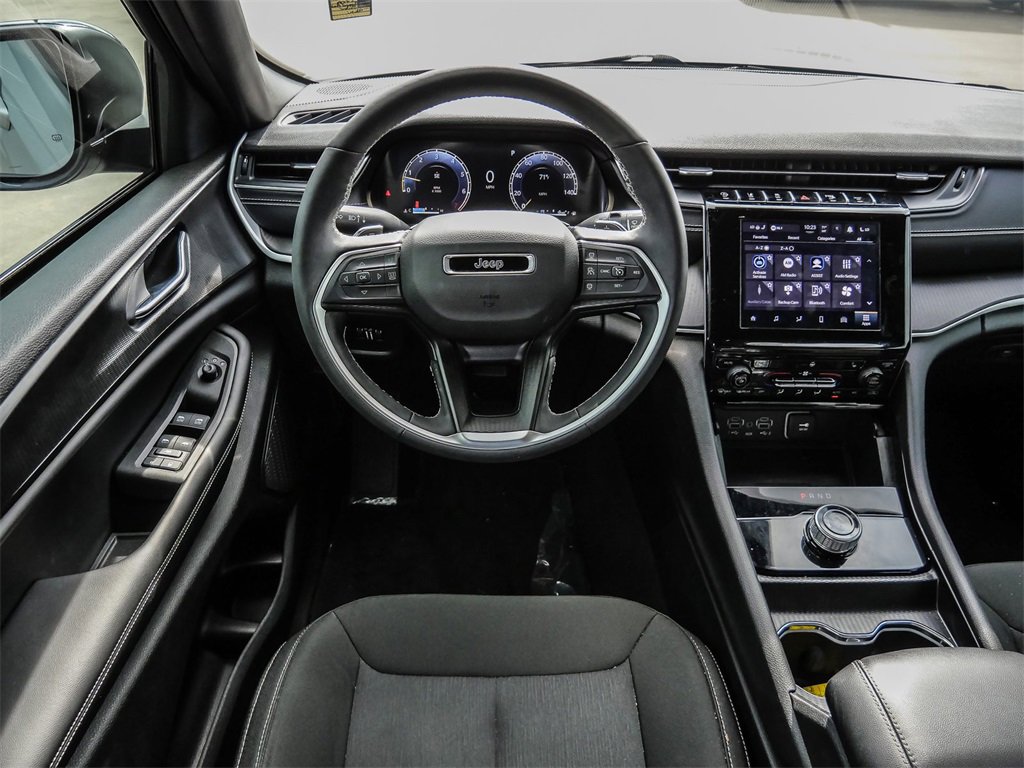 Used 2025 Jeep Grand Cherokee Laredo w/ Luxury Tech Group I image 22