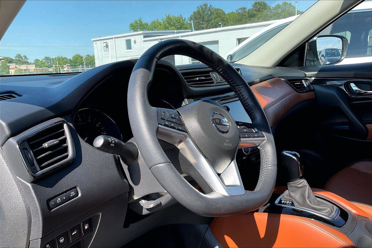 Used 2019 Nissan Rogue SL w/ Premium Package FWD image 6