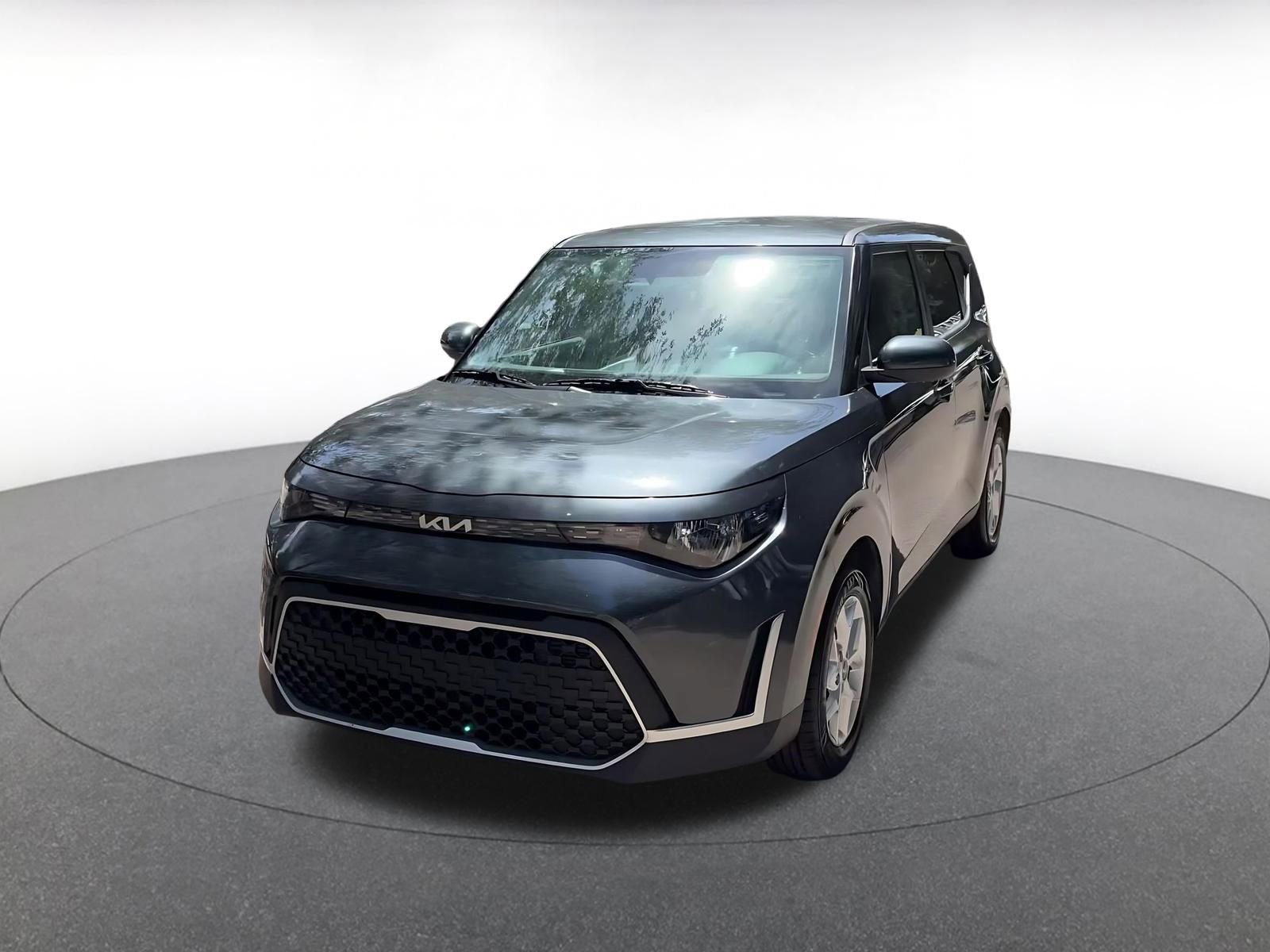 Used 2025 Kia Soul LX w/ LX Technology Package FWD image 7