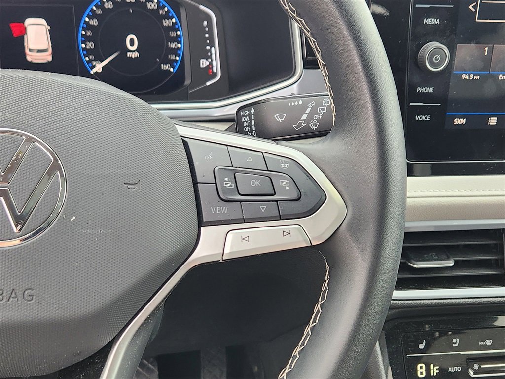 Used 2025 Volkswagen Taos SEL image 9