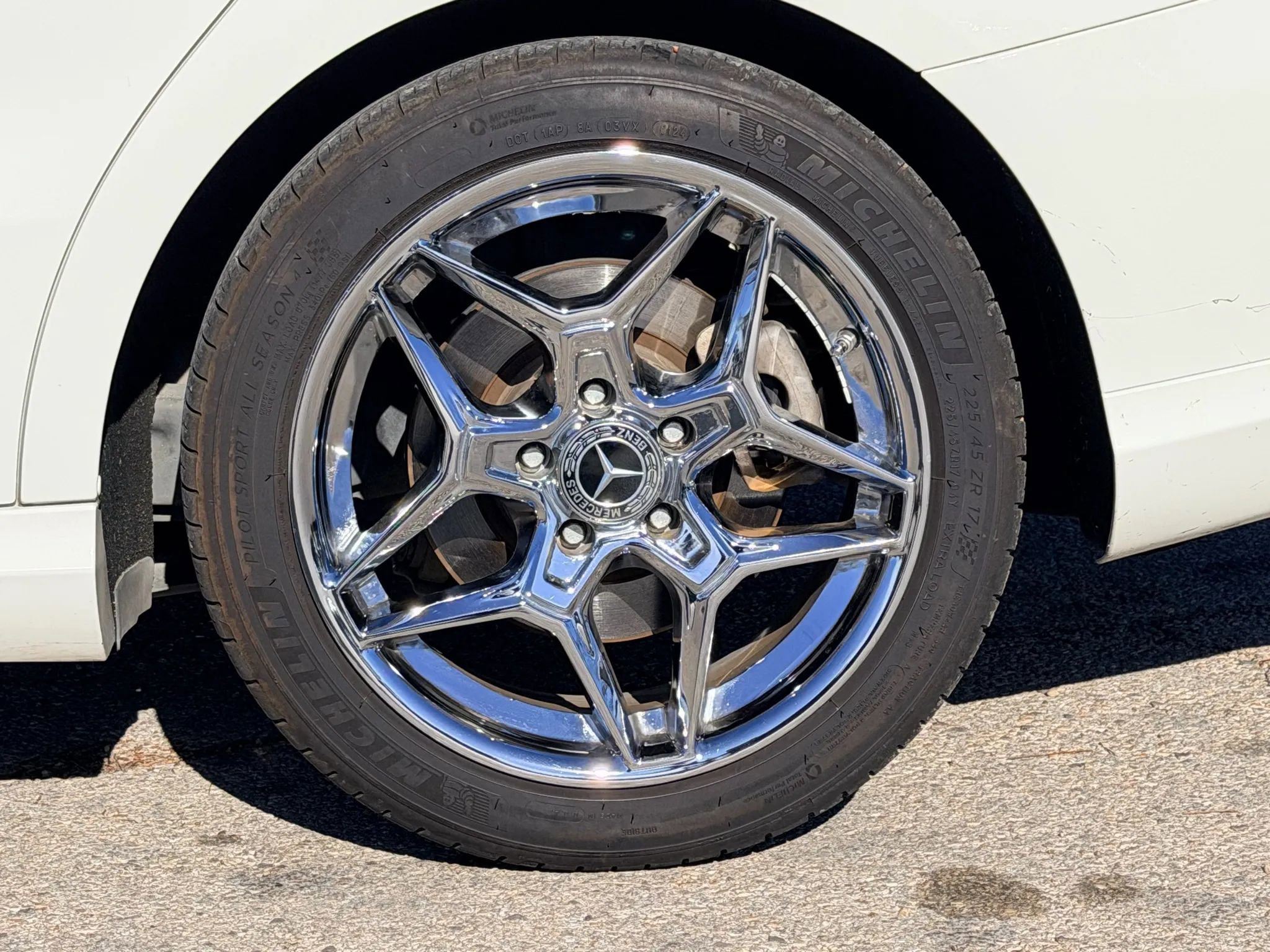 Used 2018 Mercedes-Benz CLA 250 4MATIC image 2