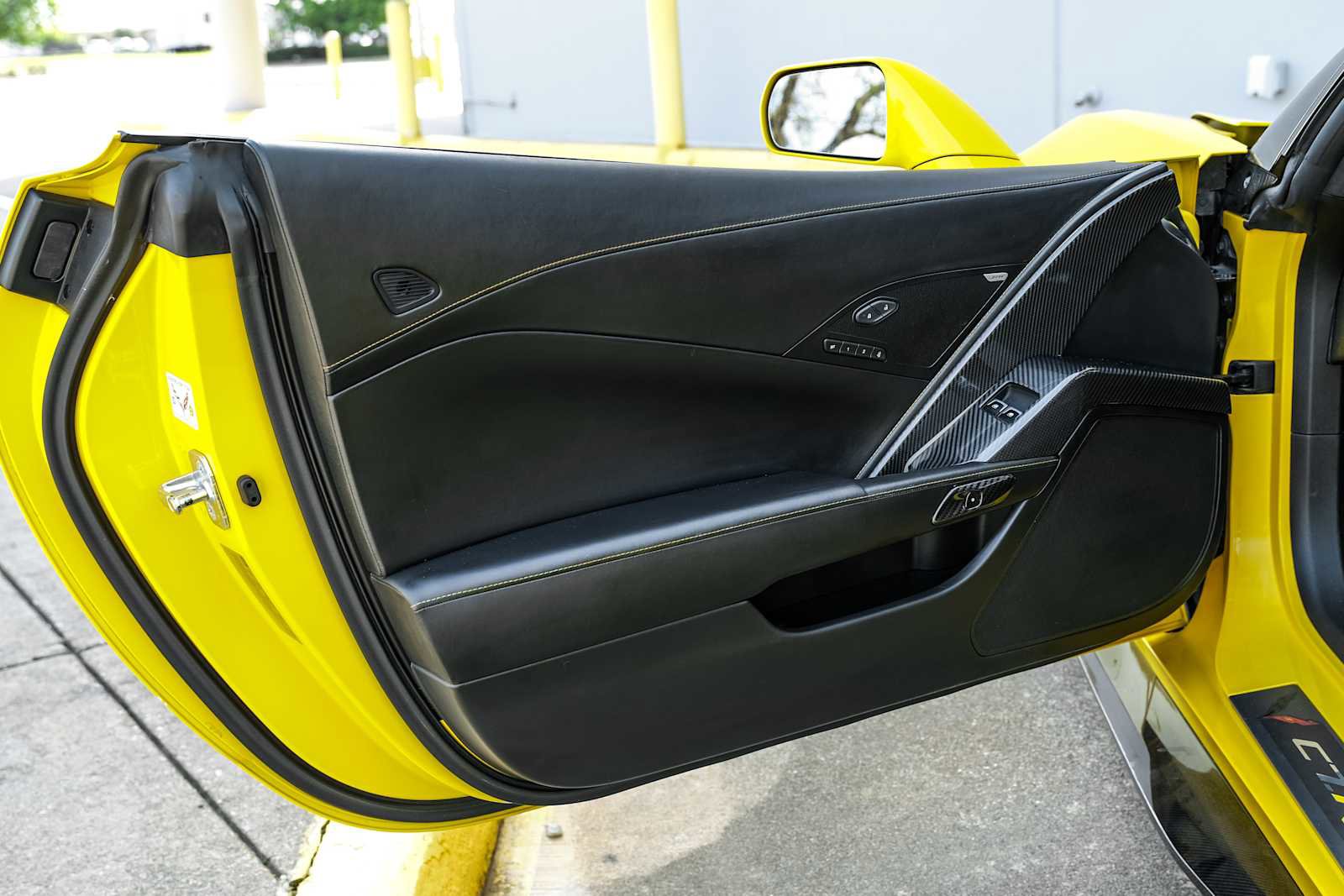 Used 2015 Chevrolet Corvette Z06 w/ 3LZ Preferred Equipment Group image 43