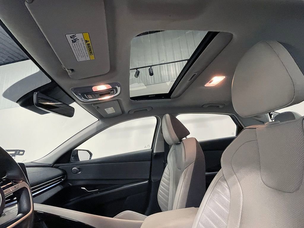 Used 2023 Hyundai Elantra Limited image 20