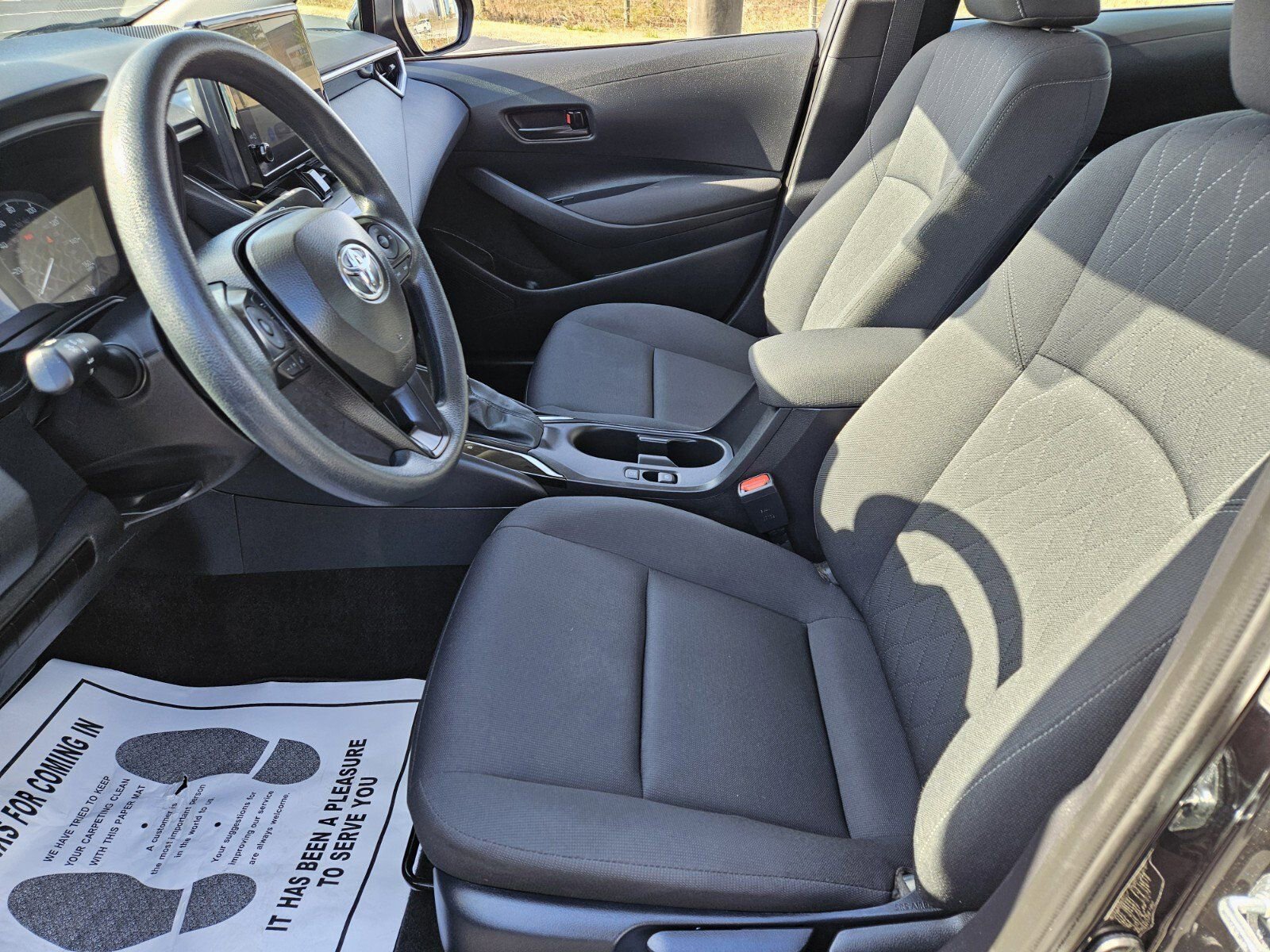 Used 2025 Toyota Corolla LE image 7