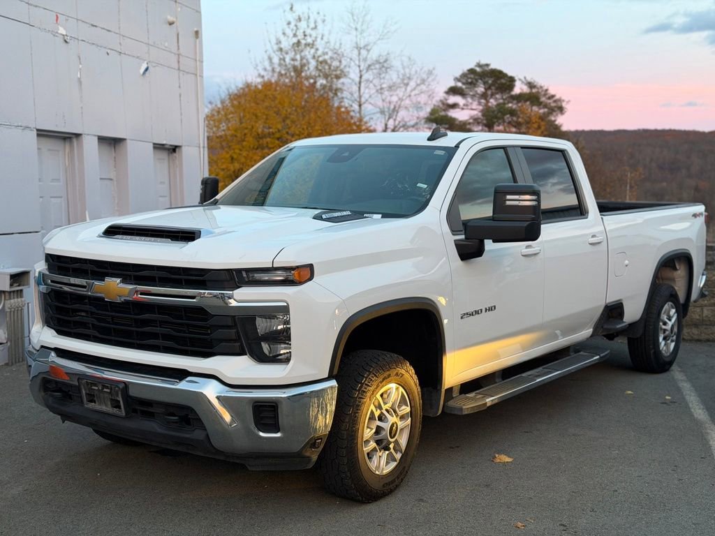 Used 2024 Chevrolet Silverado 2500 LT image 1