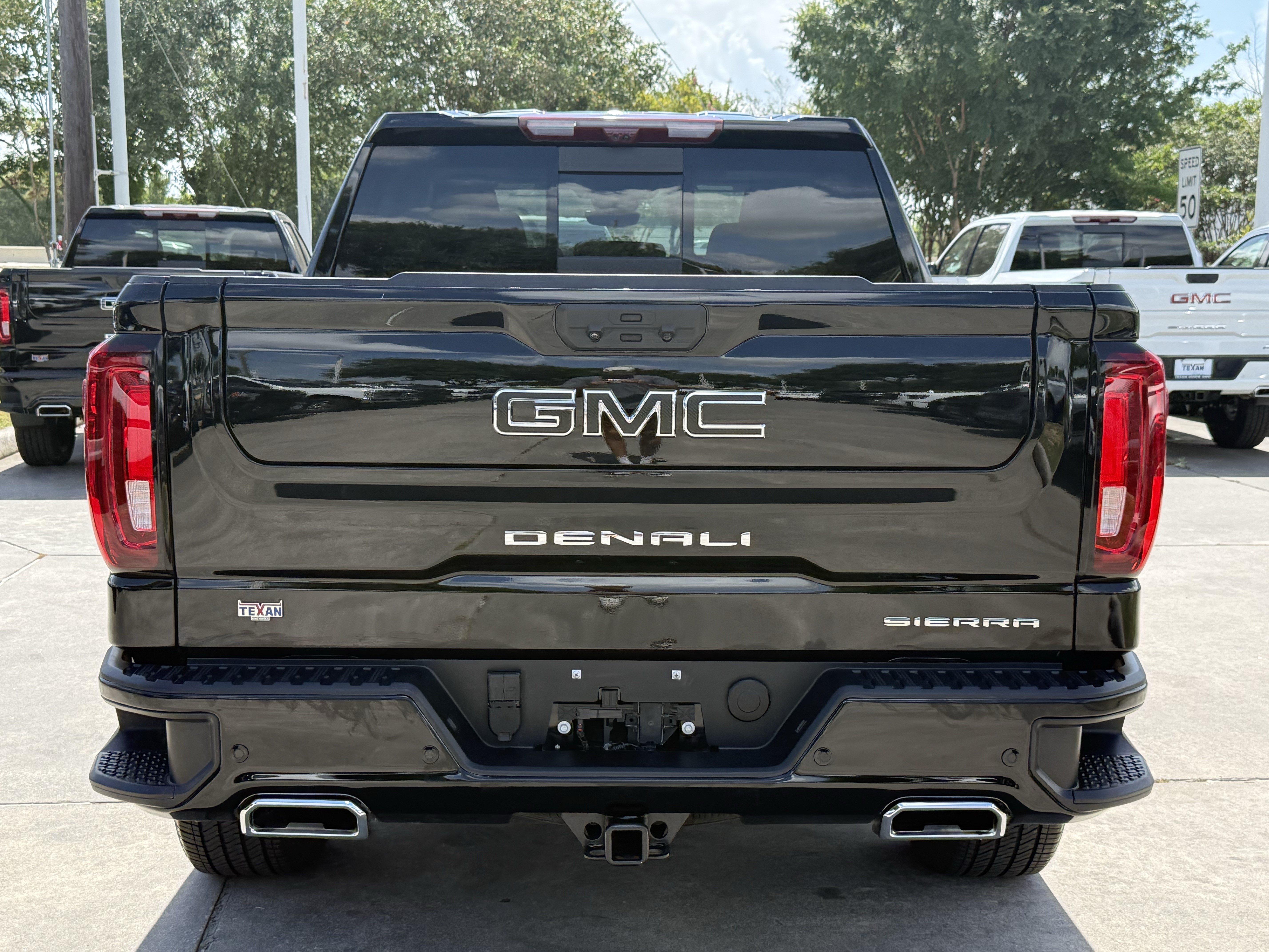 Used 2025 GMC Sierra 1500 Denali w/ Denali Reserve Package AWD/4WD image 6