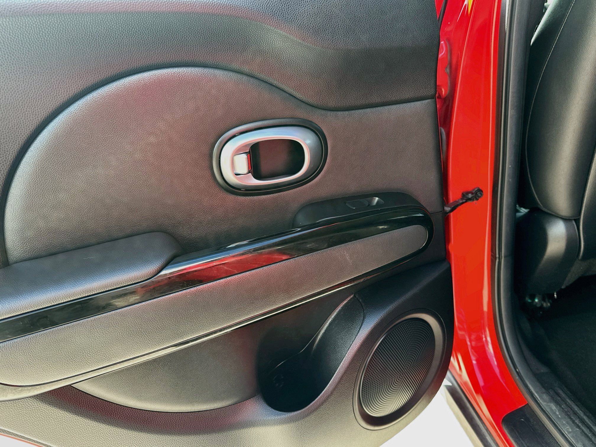 Used 2016 Kia Soul ! FWD image 24
