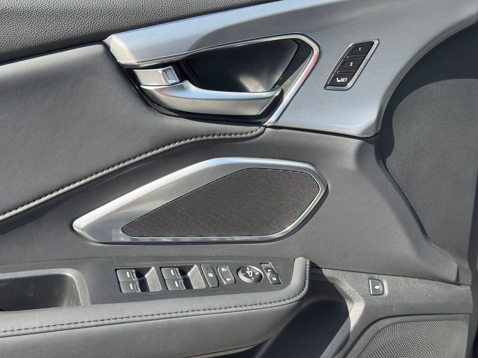 Used 2024 Acura RDX SH-AWD image 8