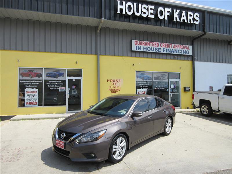 Used 2017 Nissan Altima 3.5 SL w/ 3.5SL Technology Package image 2