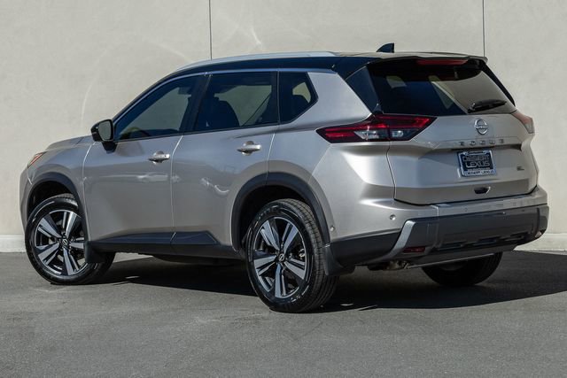 Used 2024 Nissan Rogue SL image 3