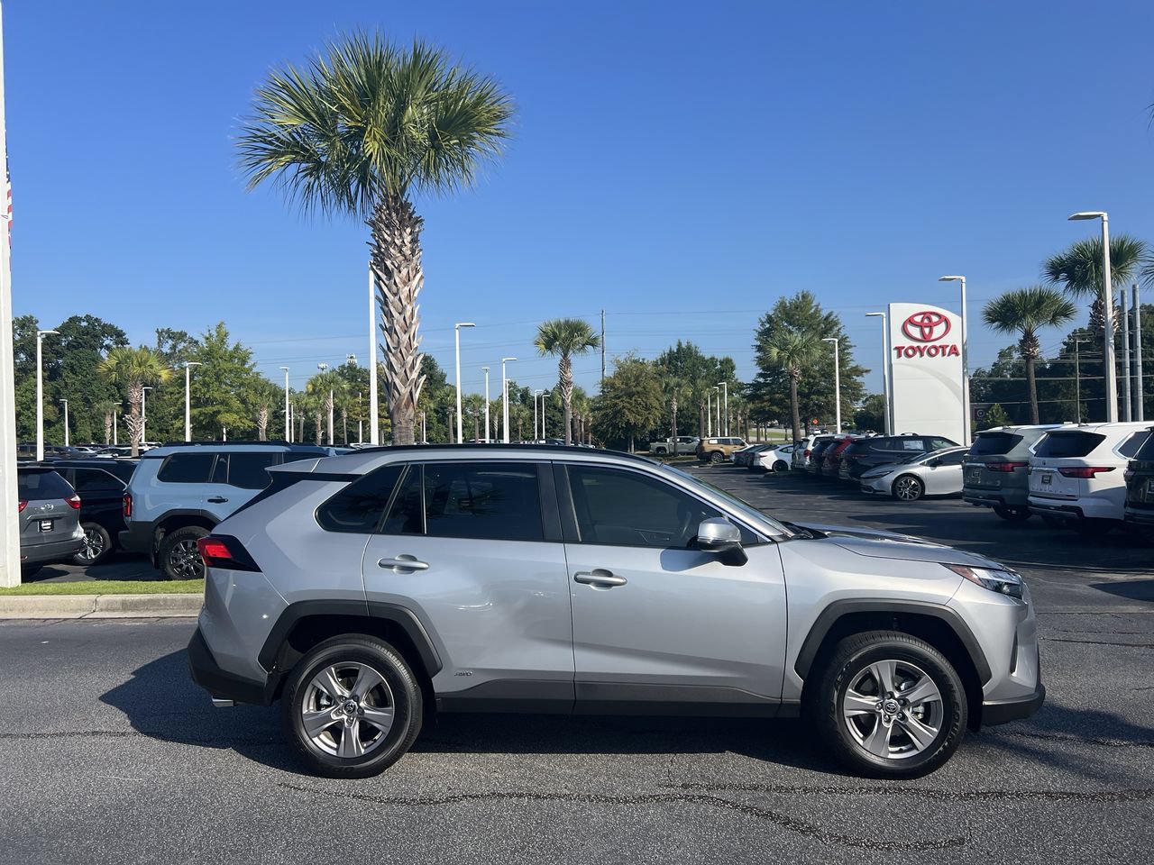 Used 2025 Toyota RAV4 XLE AWD/4WD image 11