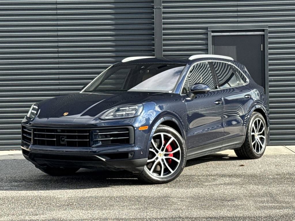 Used 2024 Porsche Cayenne S image 1