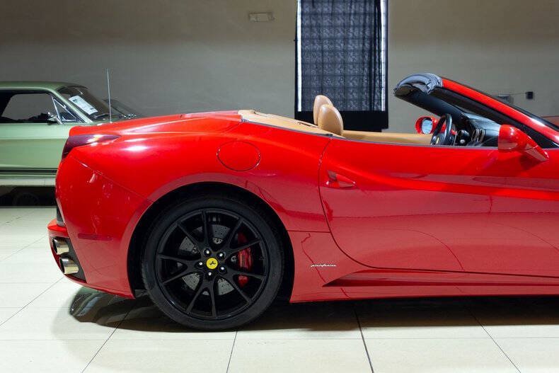 Used 2010 Ferrari California RWD image 27
