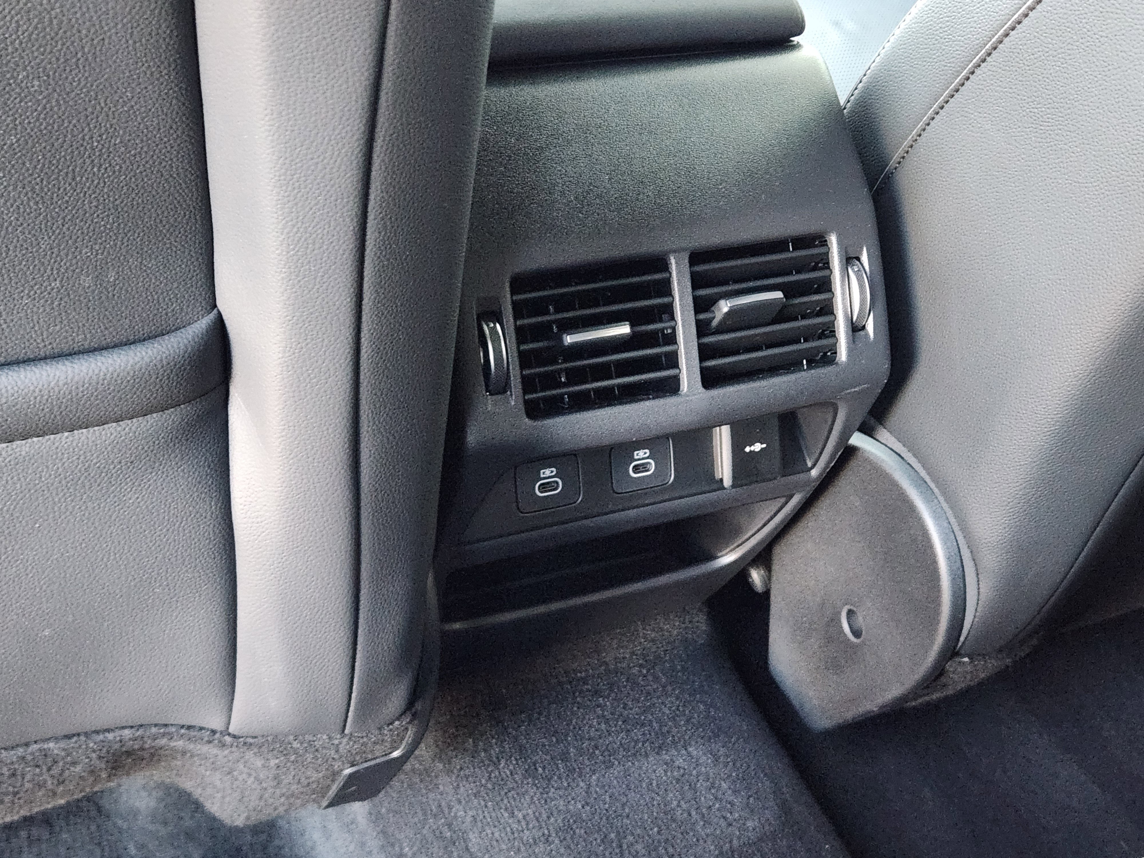 Used 2025 Land Rover Discovery Sport Dynamic SE image 33