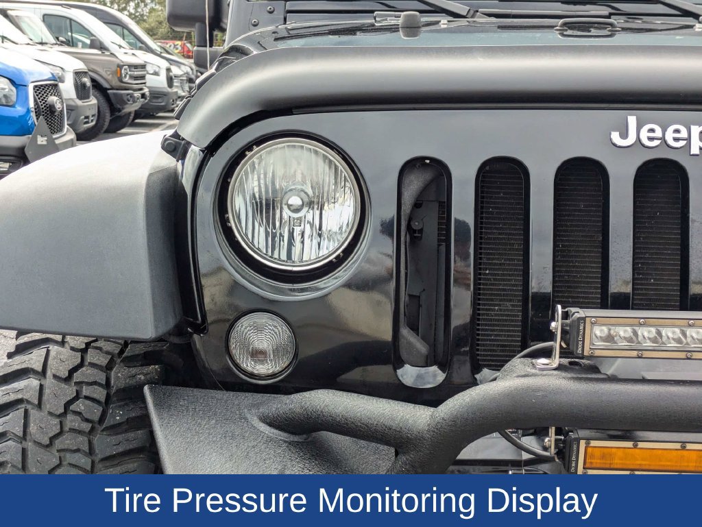 Used 2014 Jeep Wrangler Unlimited Rubicon w/ Connectivity Group AWD/4WD image 10