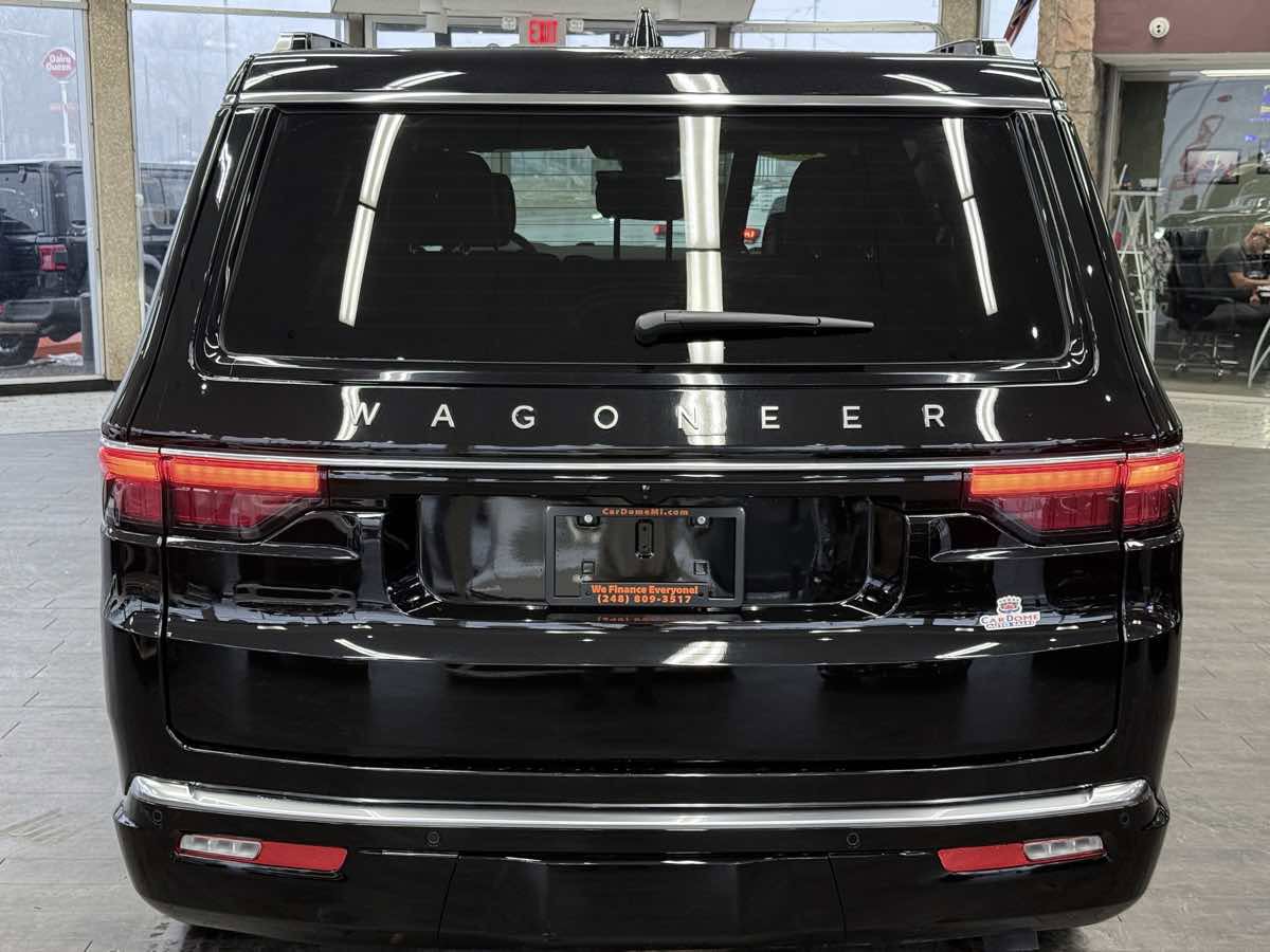 Used 2025 Jeep Wagoneer Series II image 12