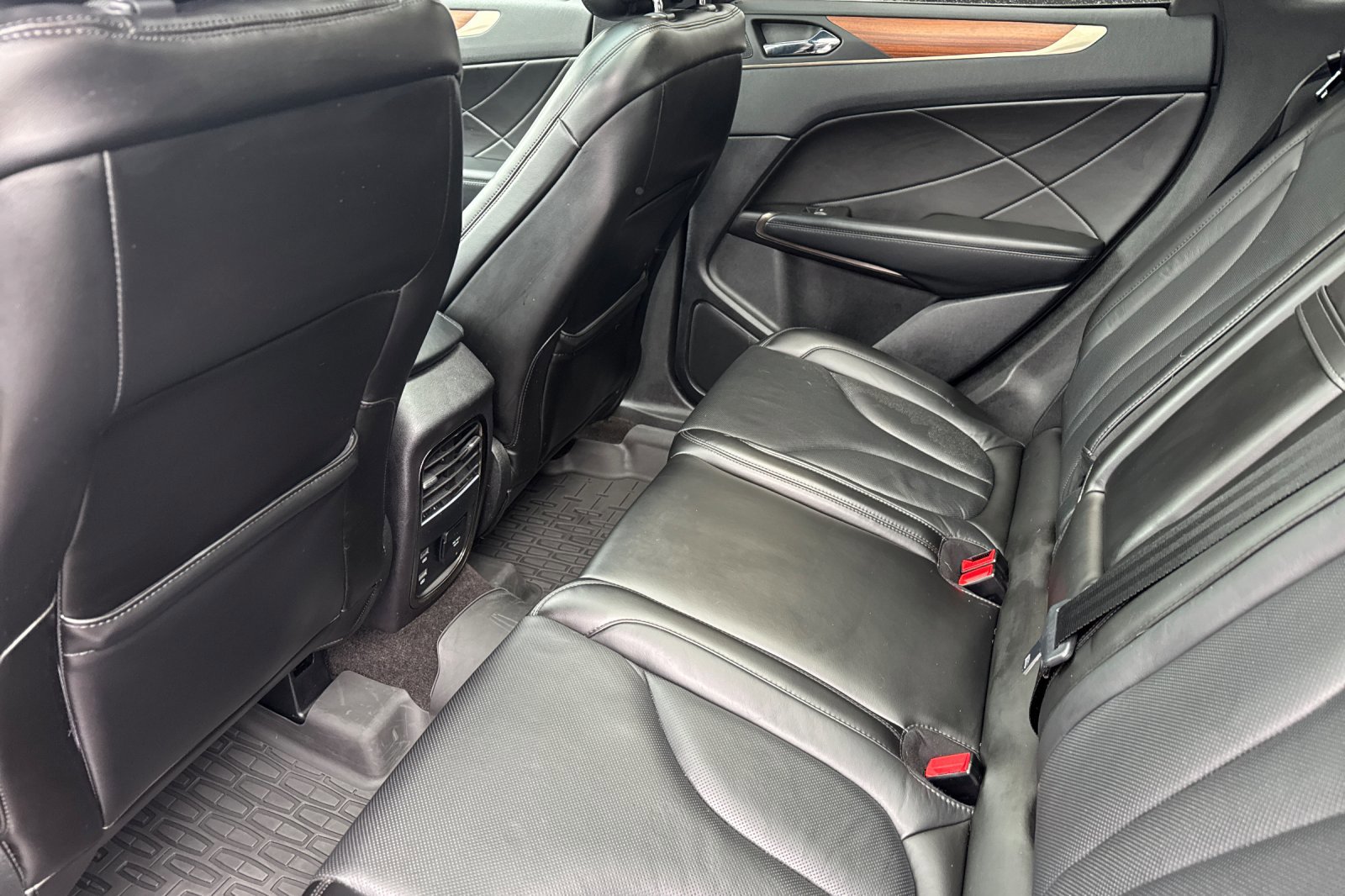 Used 2019 Lincoln MKC Reserve image 12