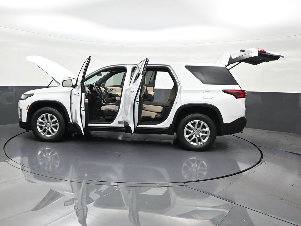 Used 2023 Chevrolet Traverse LS image 34