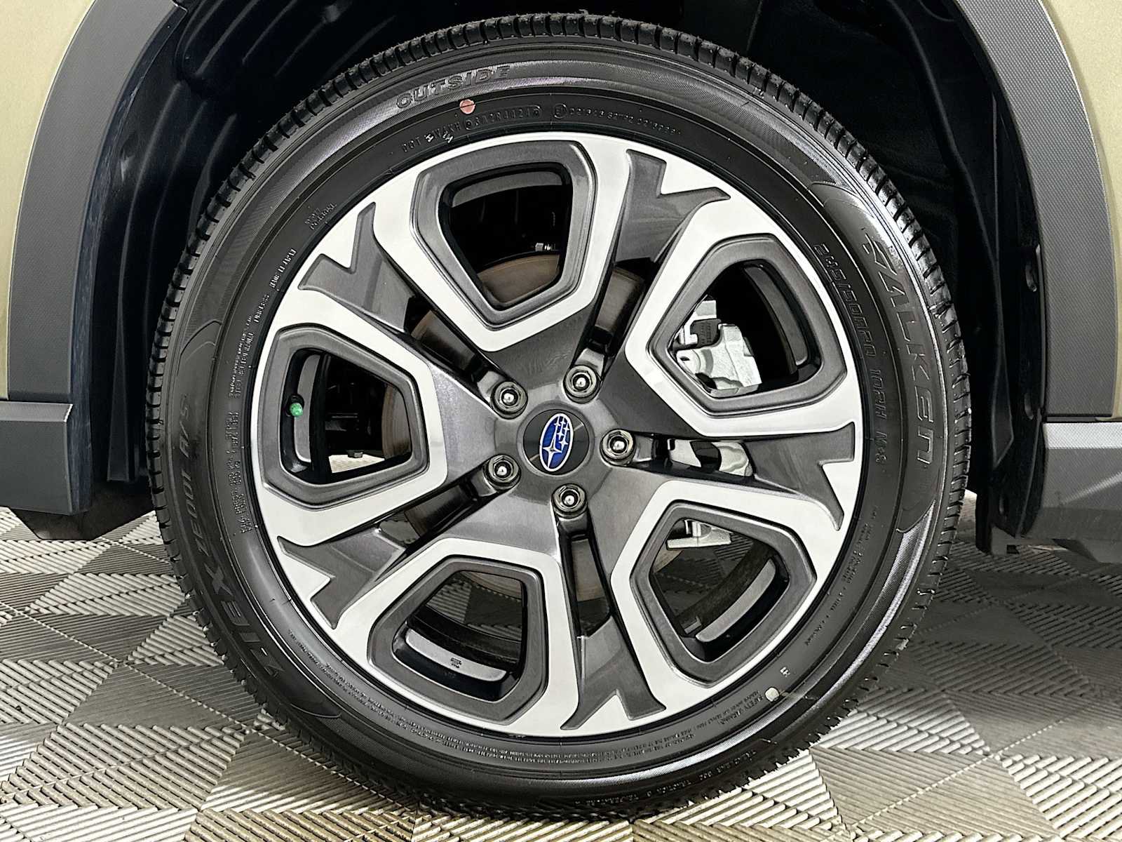 New 2025 Subaru Ascent Limited image 31