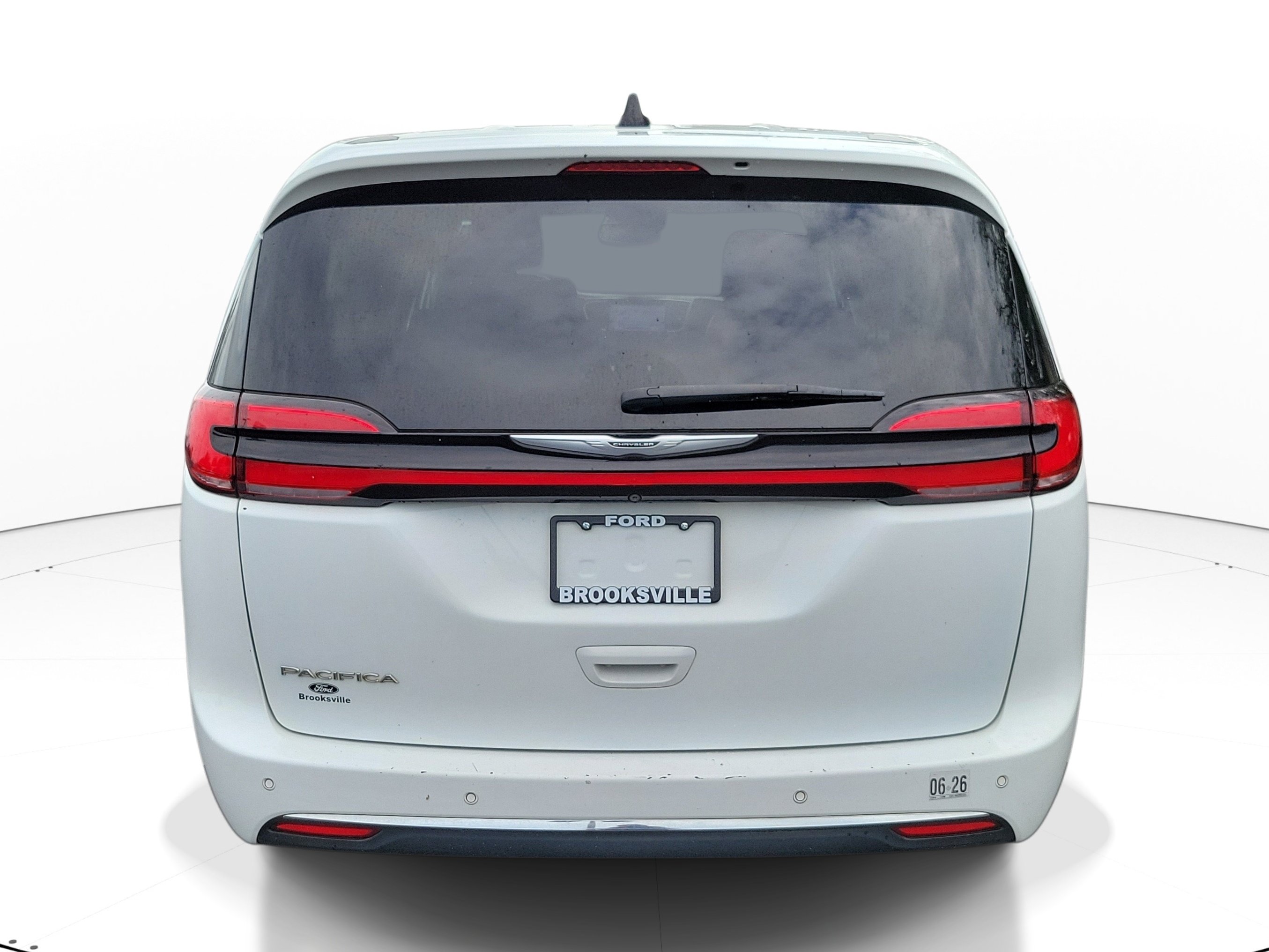 Used 2023 Chrysler Pacifica Touring-L FWD image 3