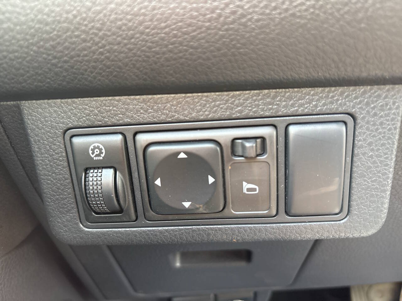 Used 2007 Nissan Versa 1.8 S w/ PWR Pkg FWD image 11
