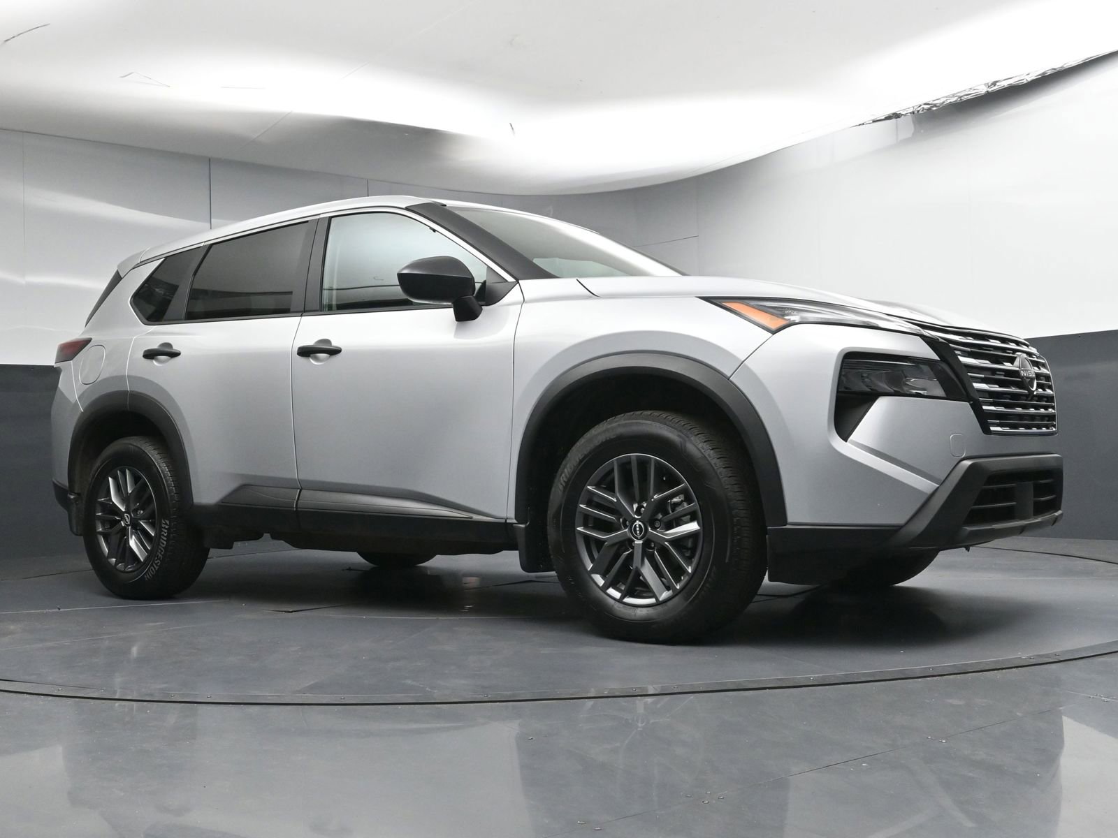 Used 2025 Nissan Rogue S image 21