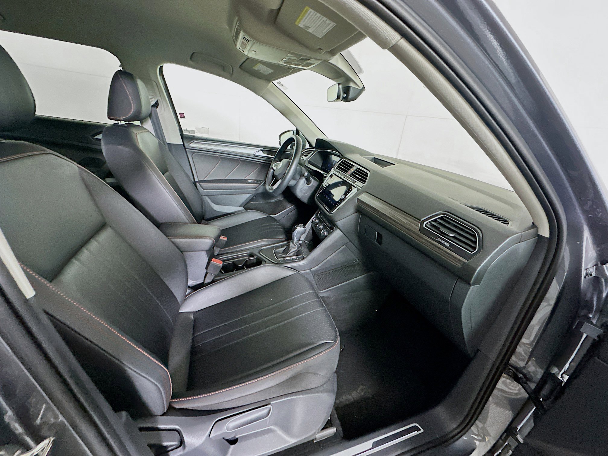 Used 2024 Volkswagen Tiguan Wolfsburg Edition image 30