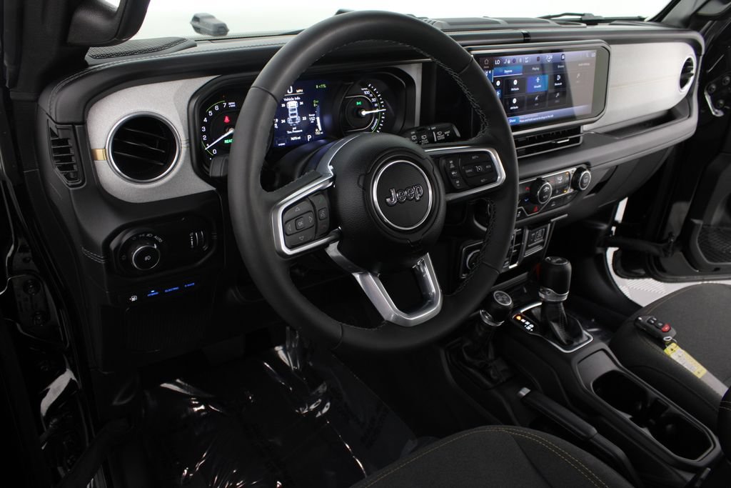 Used 2025 Jeep Wrangler Unlimited Sahara AWD/4WD image 8