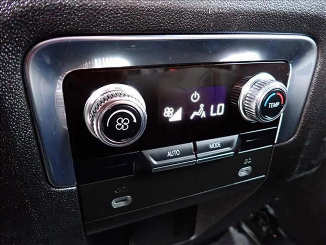 Used 2023 GMC Yukon SLE AWD/4WD image 11