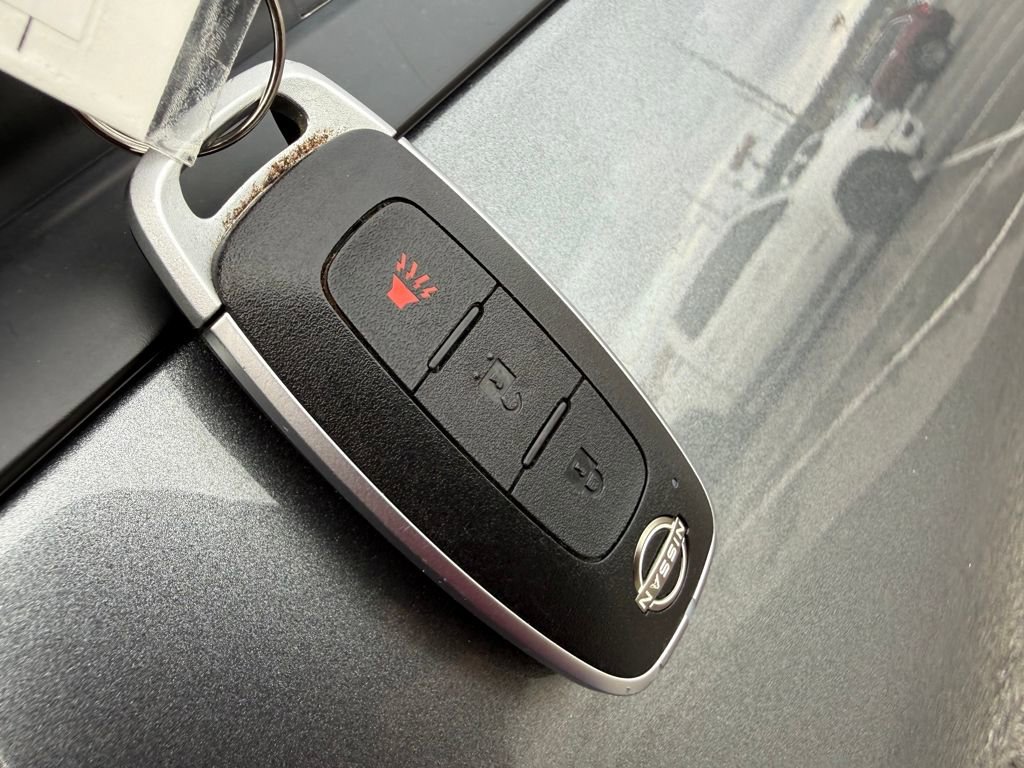 Used 2023 Nissan Rogue S image 30