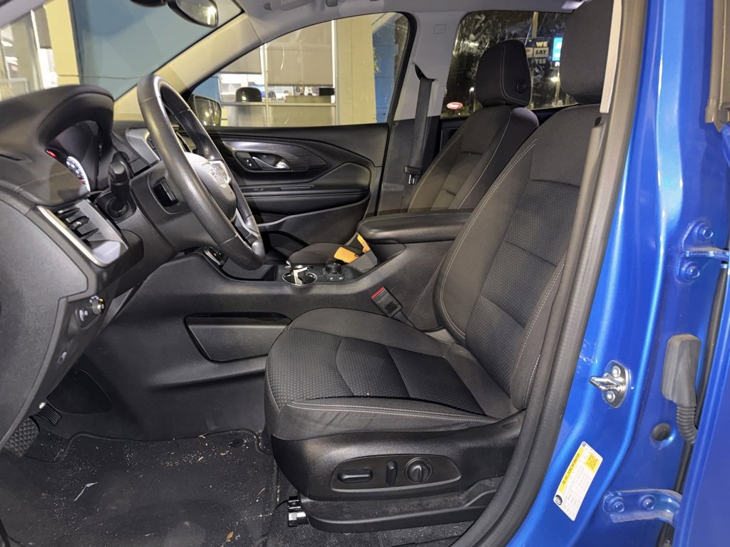 Used 2024 GMC Terrain SLE w/ Driver Convenience Package image 8