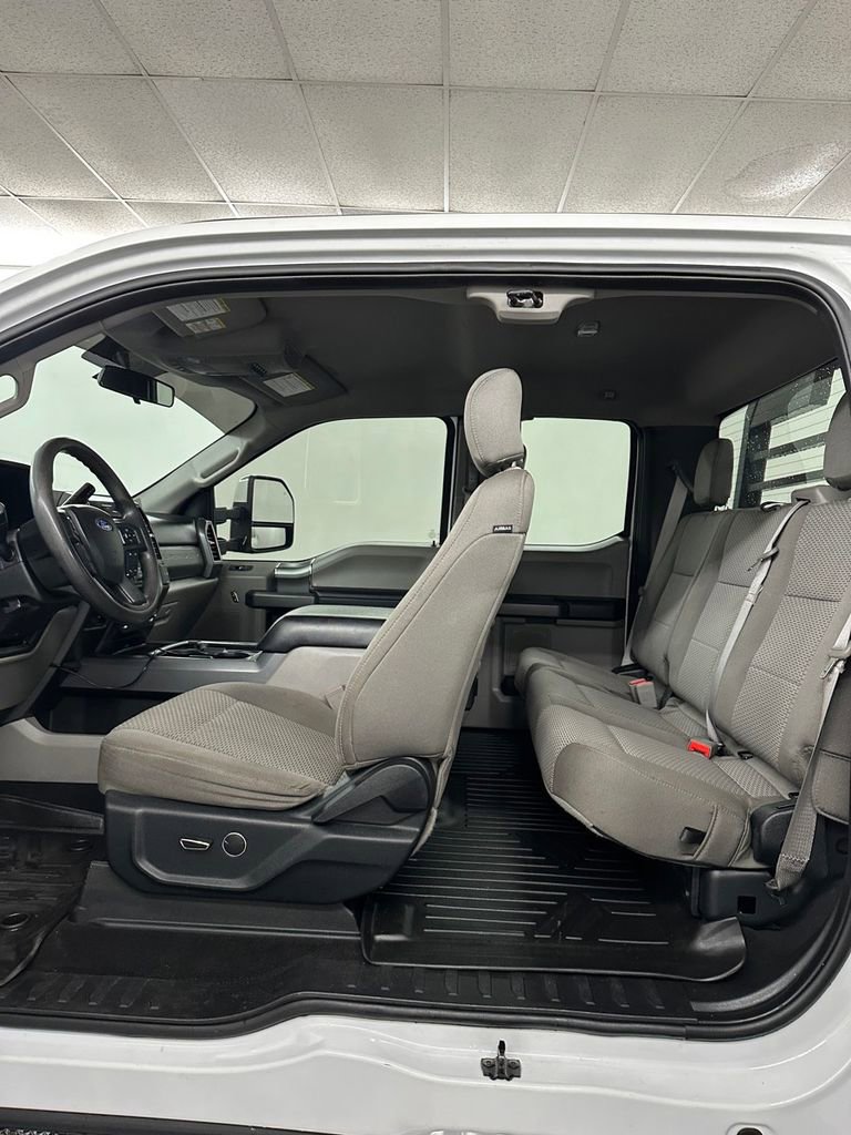 Used 2019 Ford F250 XLT w/ XLT Premium Package image 12
