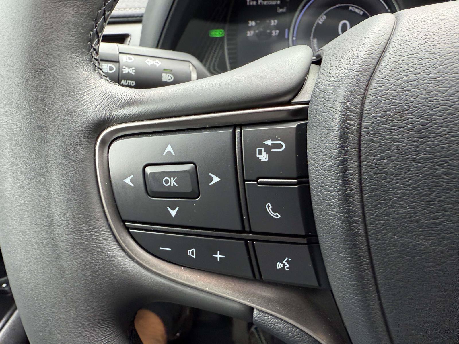 Used 2023 Lexus UX 250h AWD w/ Premium Package image 22