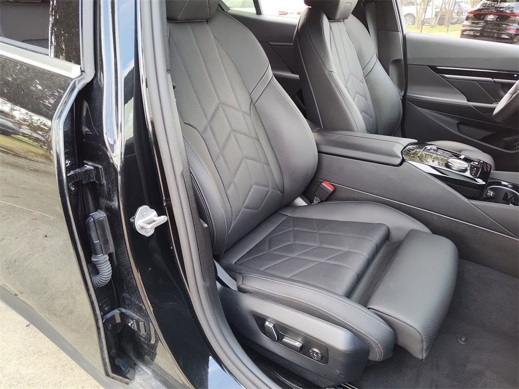 Used 2024 BMW 530i w/ Premium Package image 32