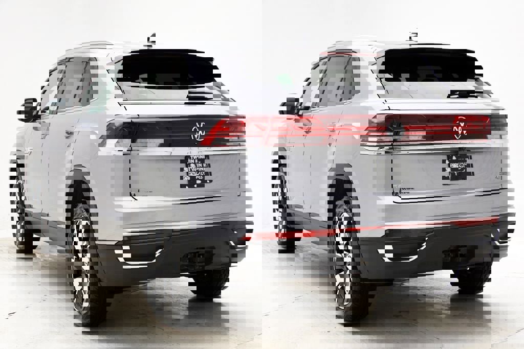 Used 2025 Volkswagen Atlas Cross Sport SE image 7